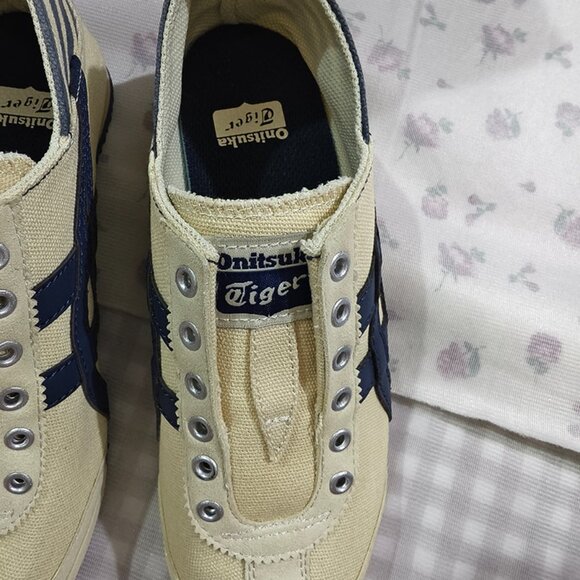 Onitsuka Tiger Classic Canvas Low-Top Sneakers - Picture 2 of 7